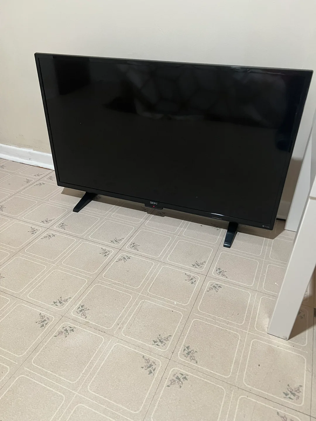 Seiki 32 inch LED HDTV image indicator(3)