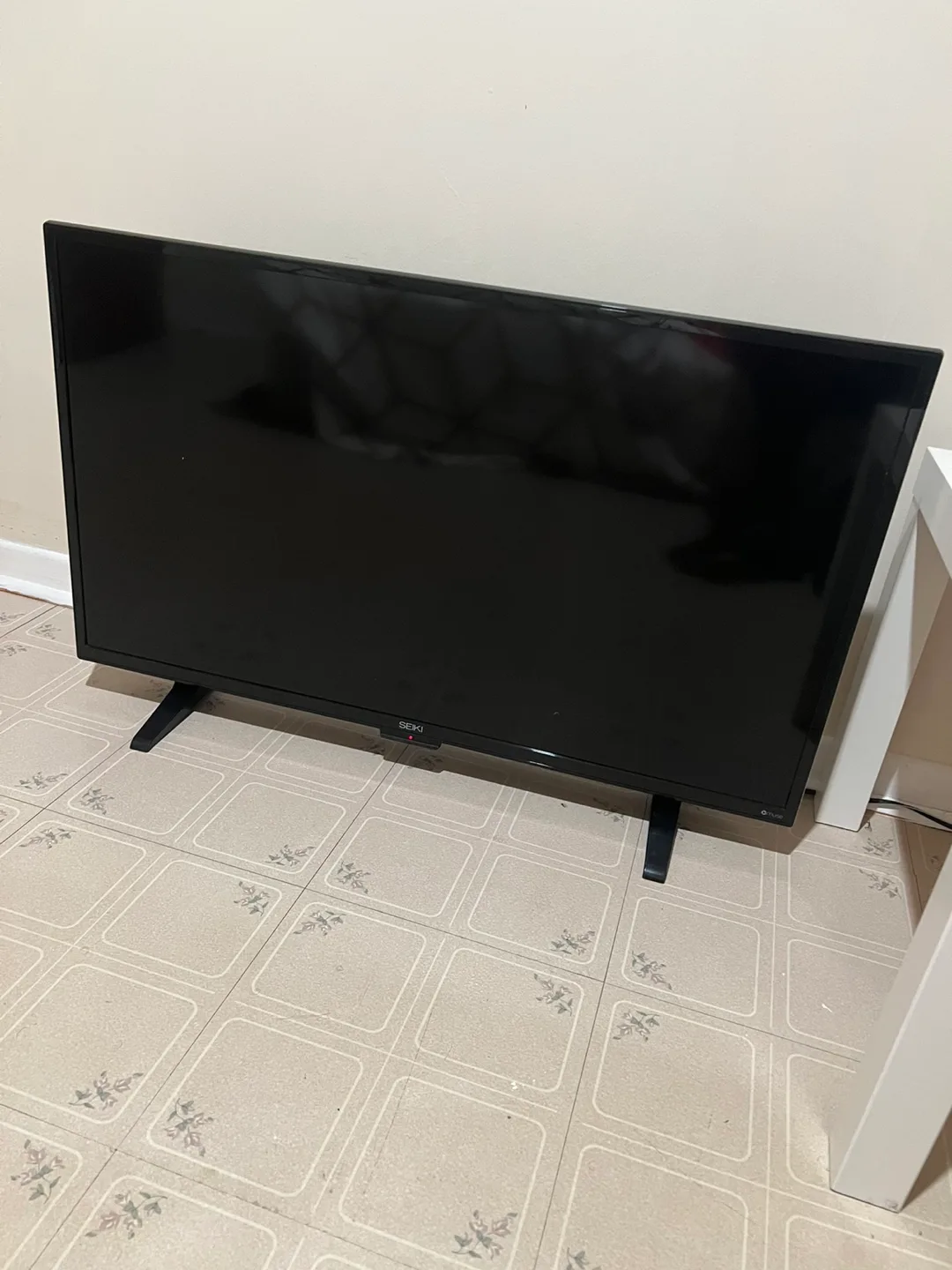 Seiki 32 inch LED HDTV image indicator(4)