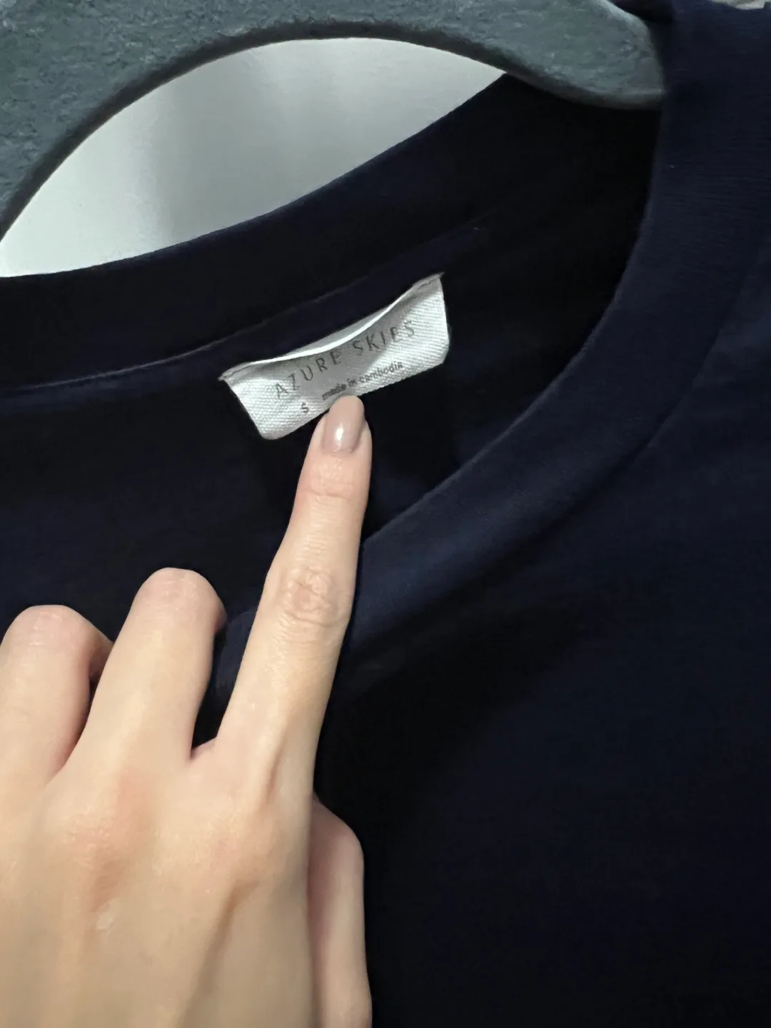 Aritzia Long Sleeve Cropped T-Shirt image indicator(3)