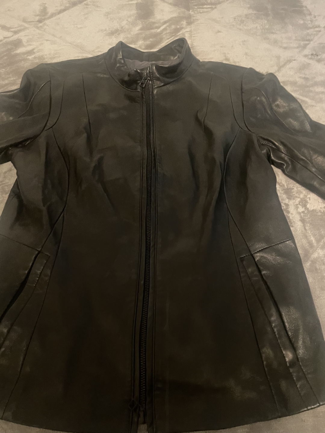 Danier Leather Jacket Size Medium - photo 3