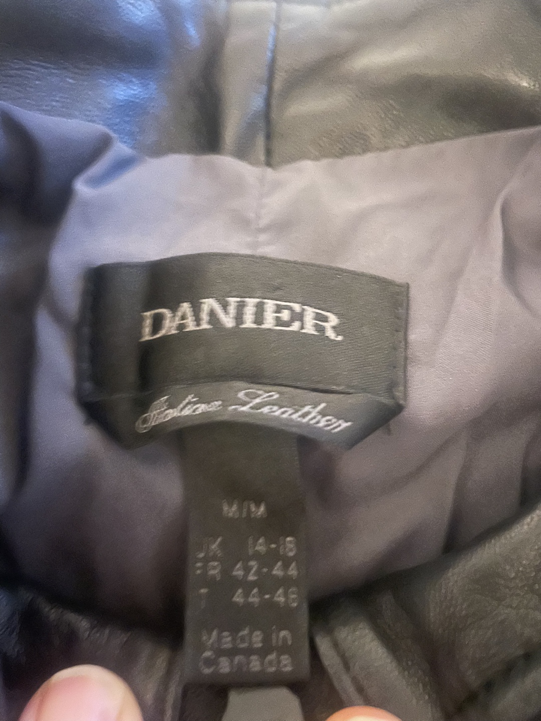 Danier Leather Jacket Size Medium - photo 2