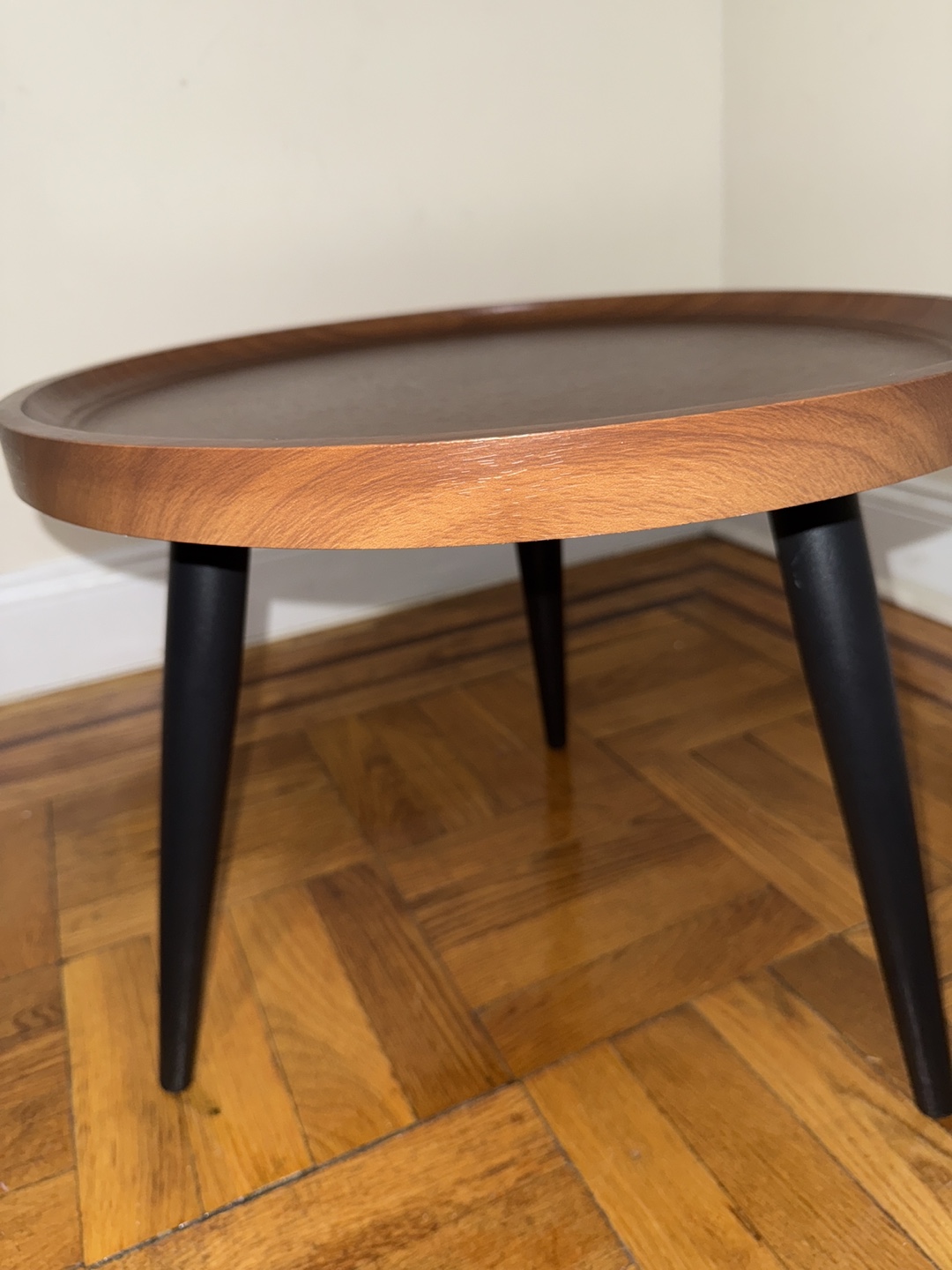 Round Side Table with Black Legs - photo 2
