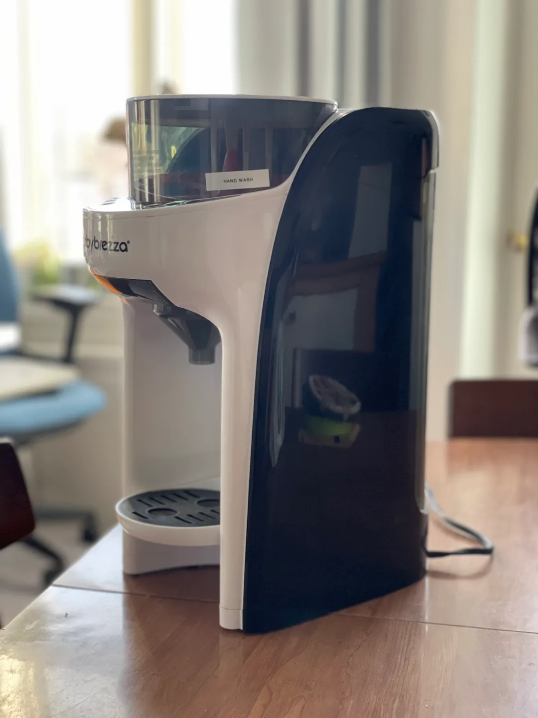 Barely Used Baby Brezza Formula Pro Advanced Baby Bottle Maker thumbnail