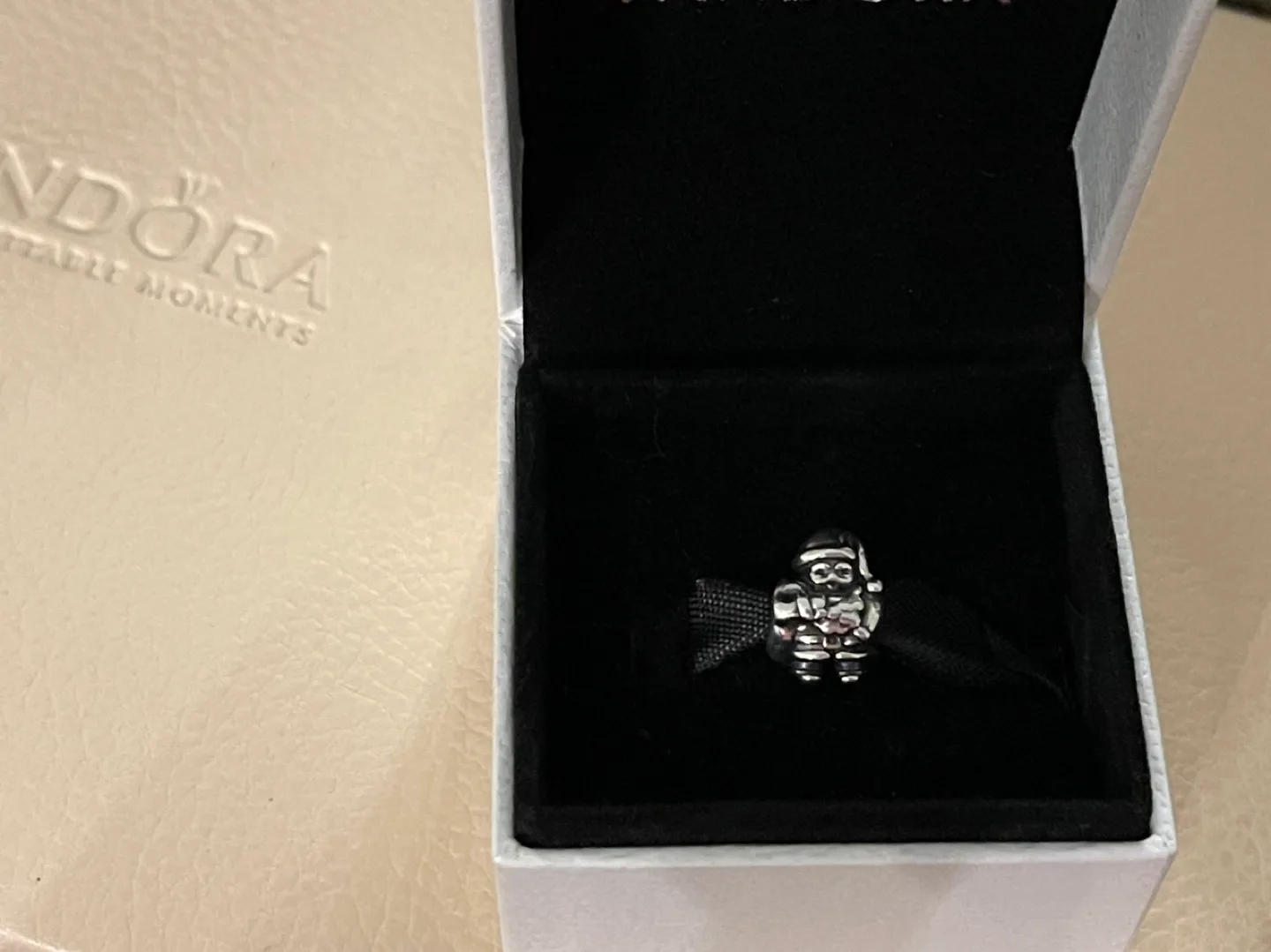 Pandora Santa charm retired in great condition image indicator(2)
