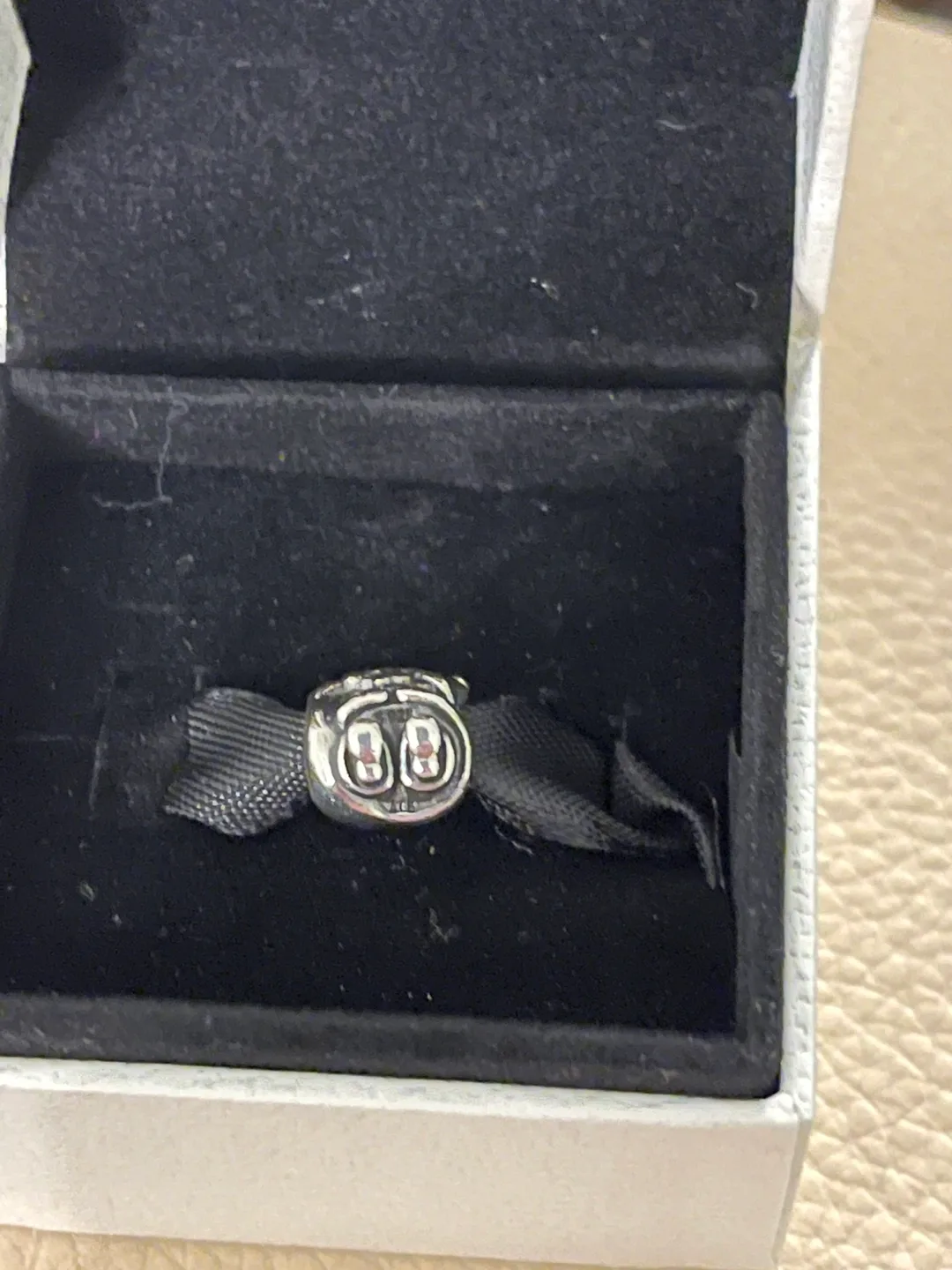 Pandora Santa charm retired in great condition image indicator(5)