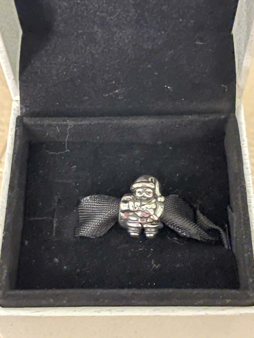 Pandora Santa charm retired in great condition image indicator(3)