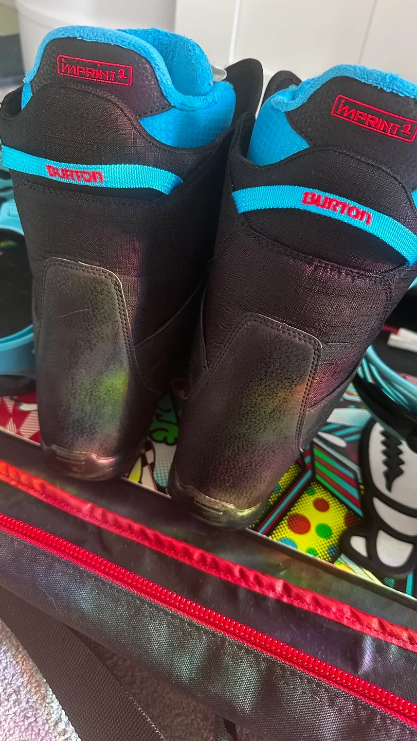 Youth Burton Snowboard Package image indicator(5)