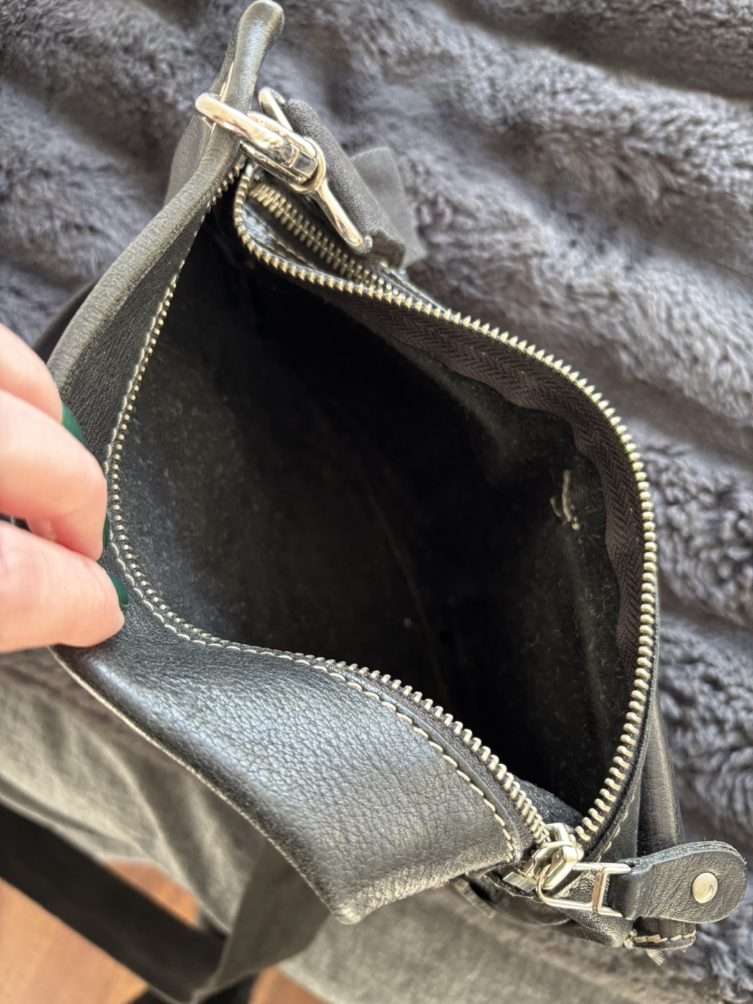 Roots Black Leather Crossbody Bag with Multiple Pockets - photo 5