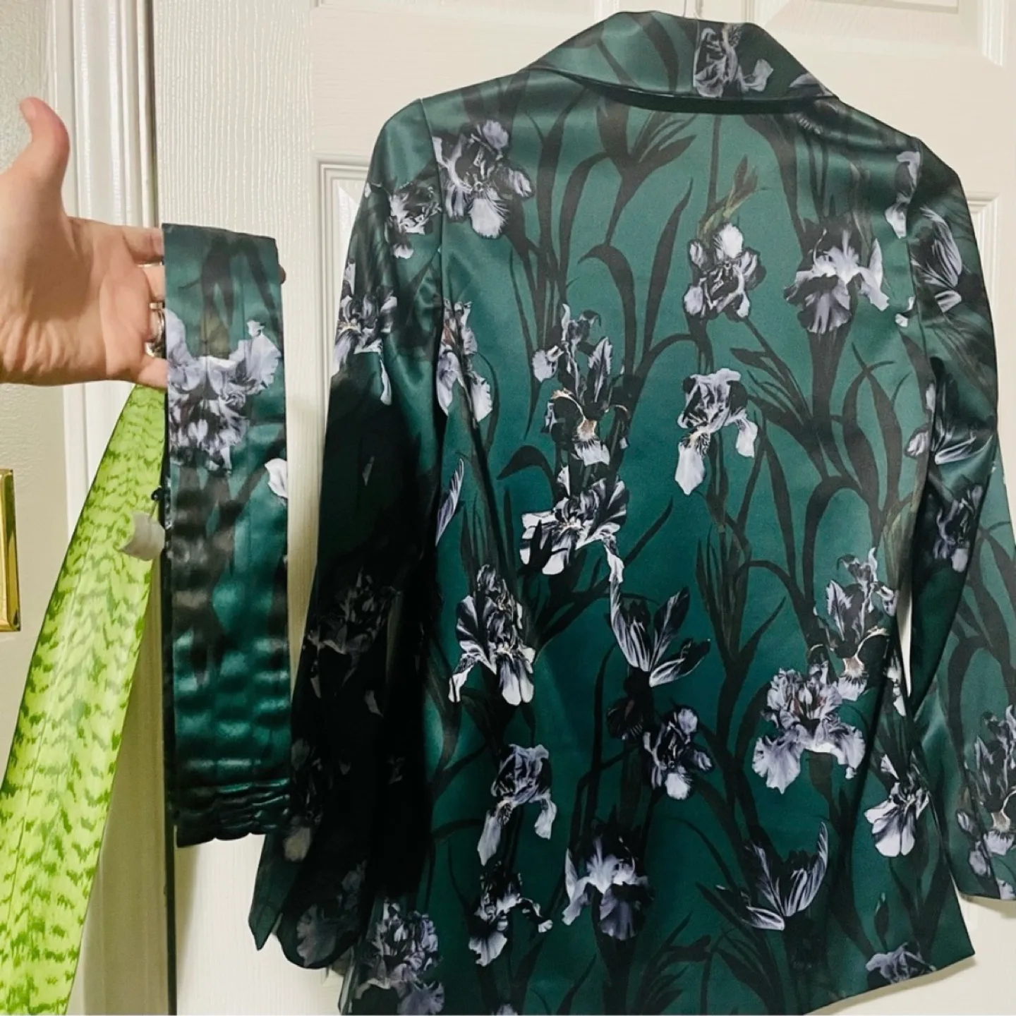 H&M Green Printed Pattern Jacket image indicator(6)