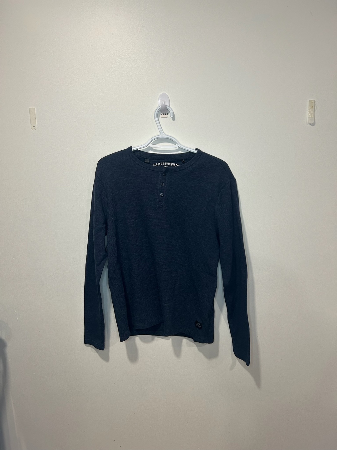 Men’s Size Small Long Sleeve Henley