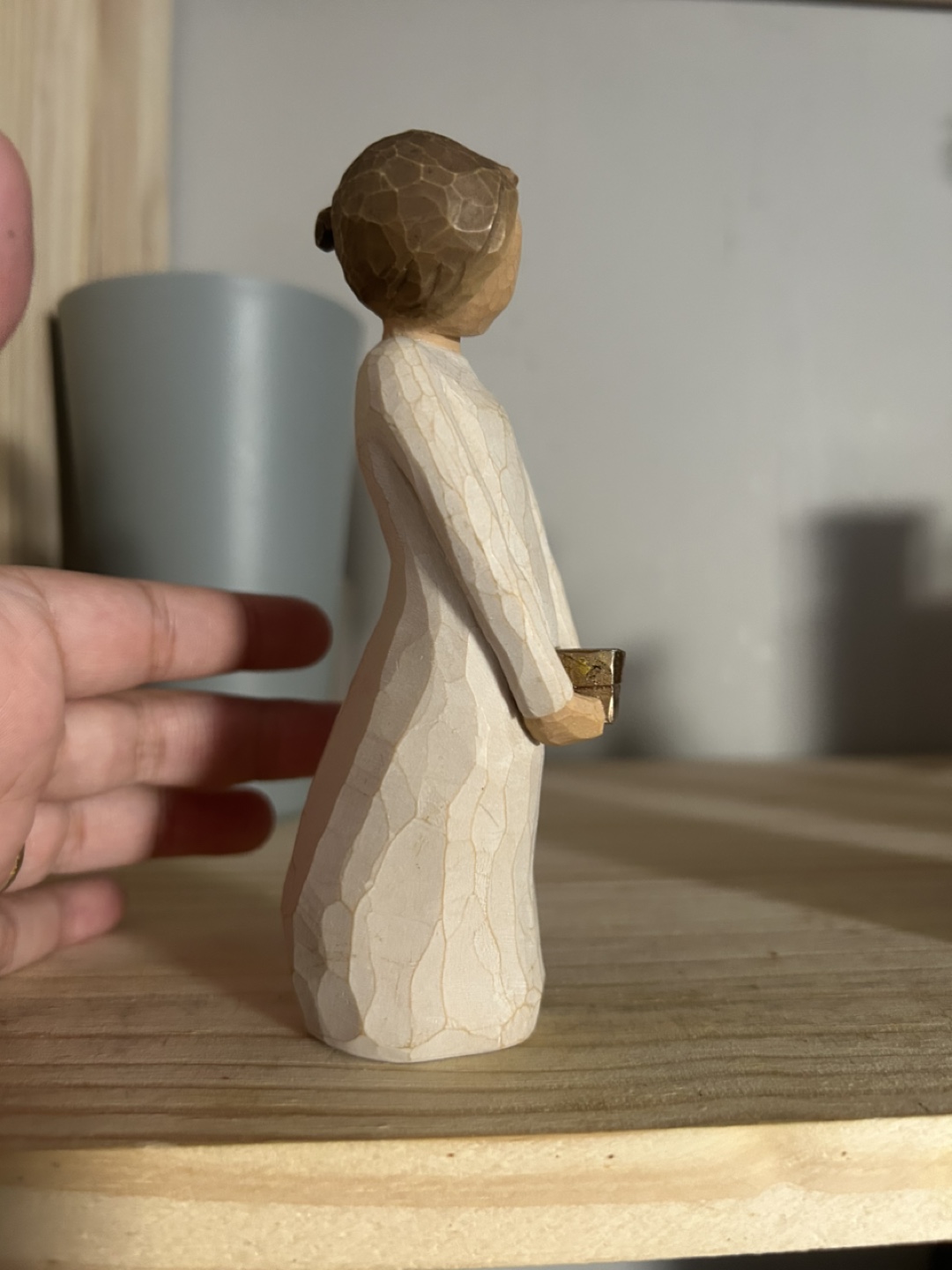 Willow Tree Figurine - Woman with Gift - photo 4