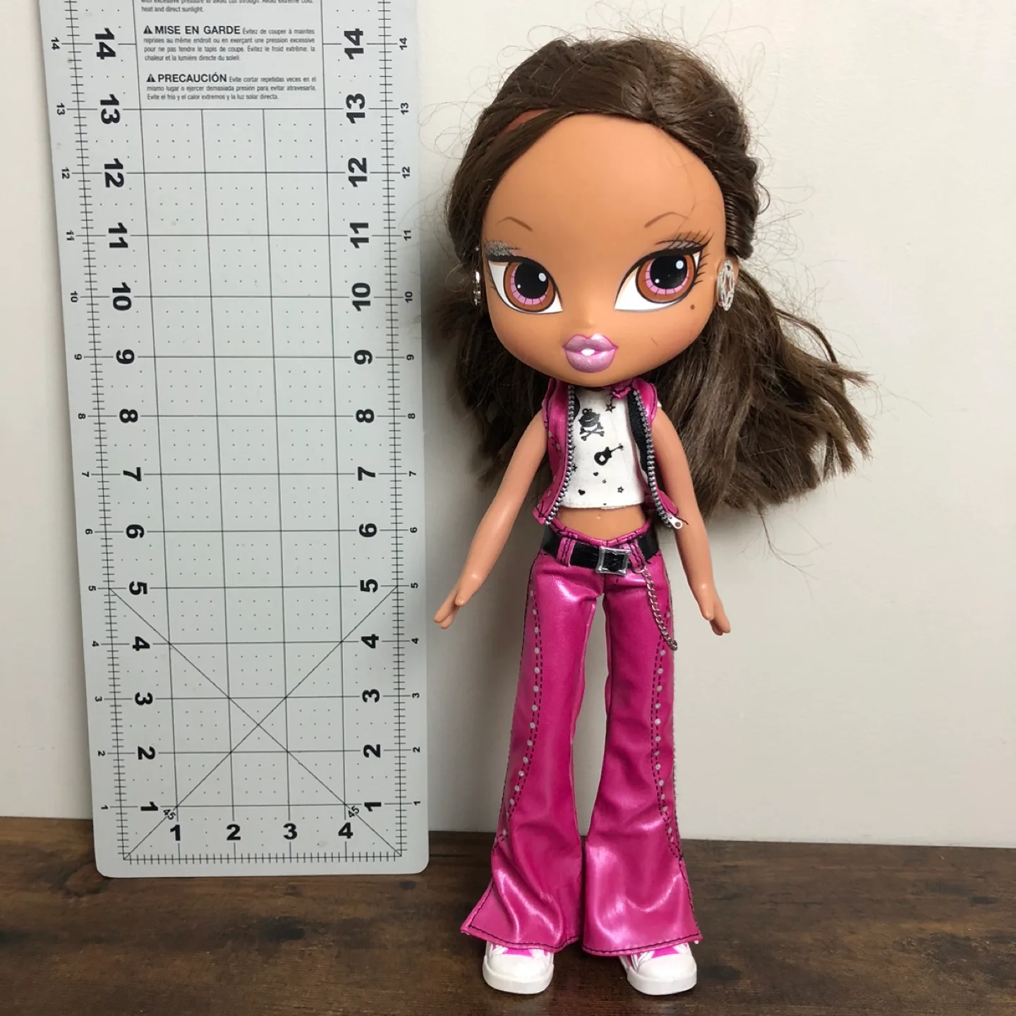 Bratz Big Kids Music Stars 14" Yasmin Doll image indicator(10)