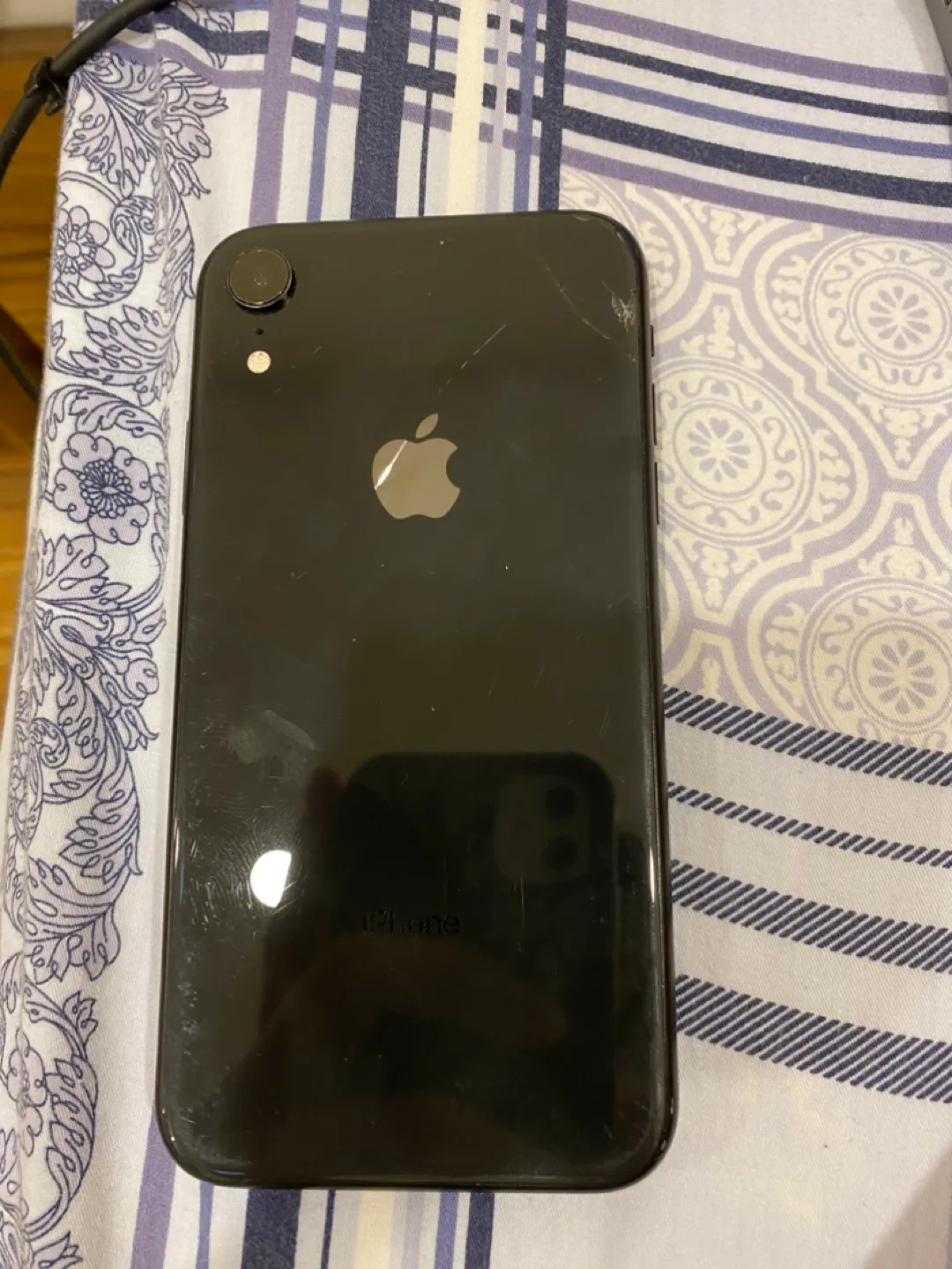 iPhone XR (Black) - 88% Battery Health image indicator(2)