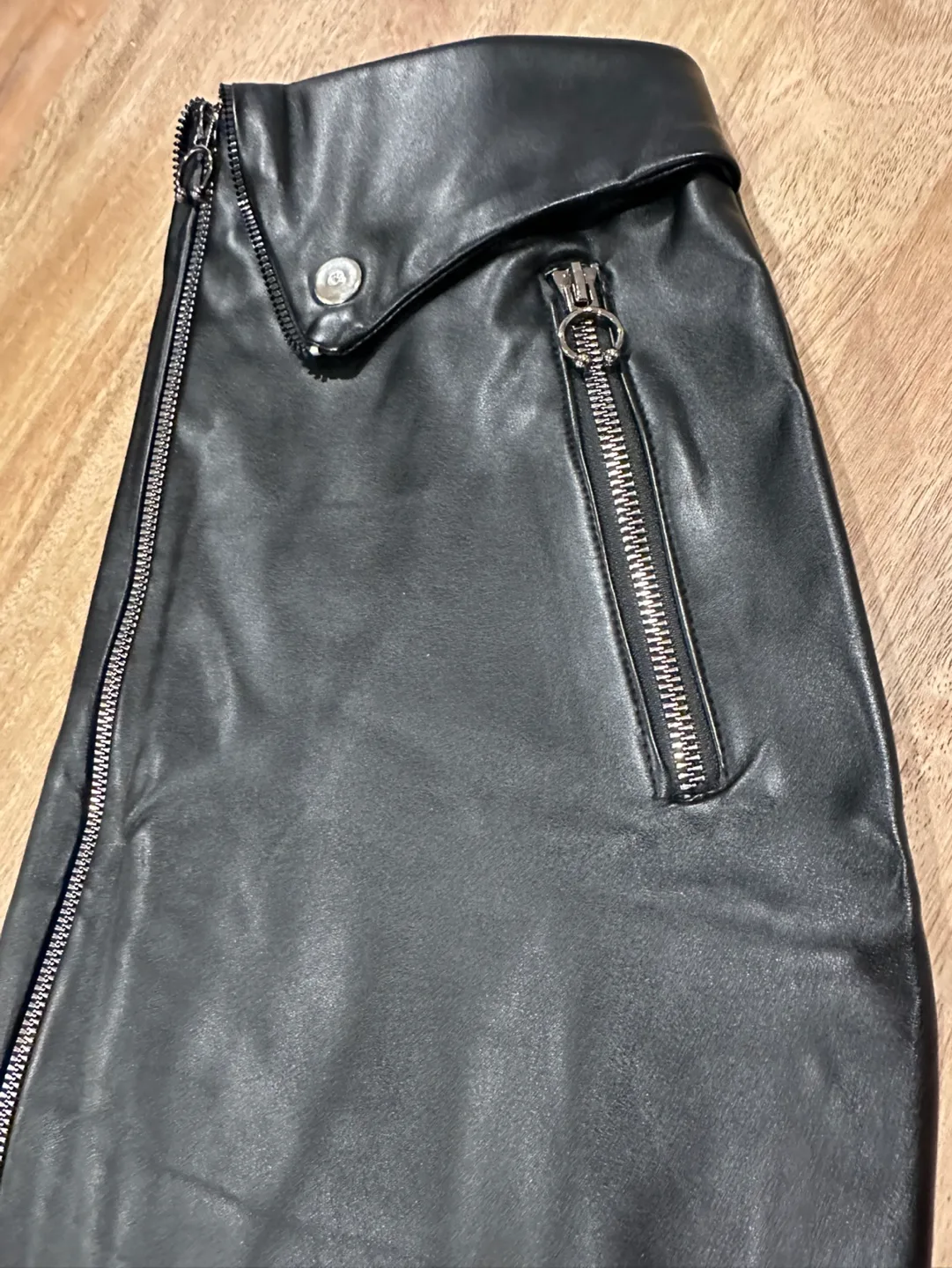 Black Faux Leather Mini Skirt Size 1 image indicator(4)