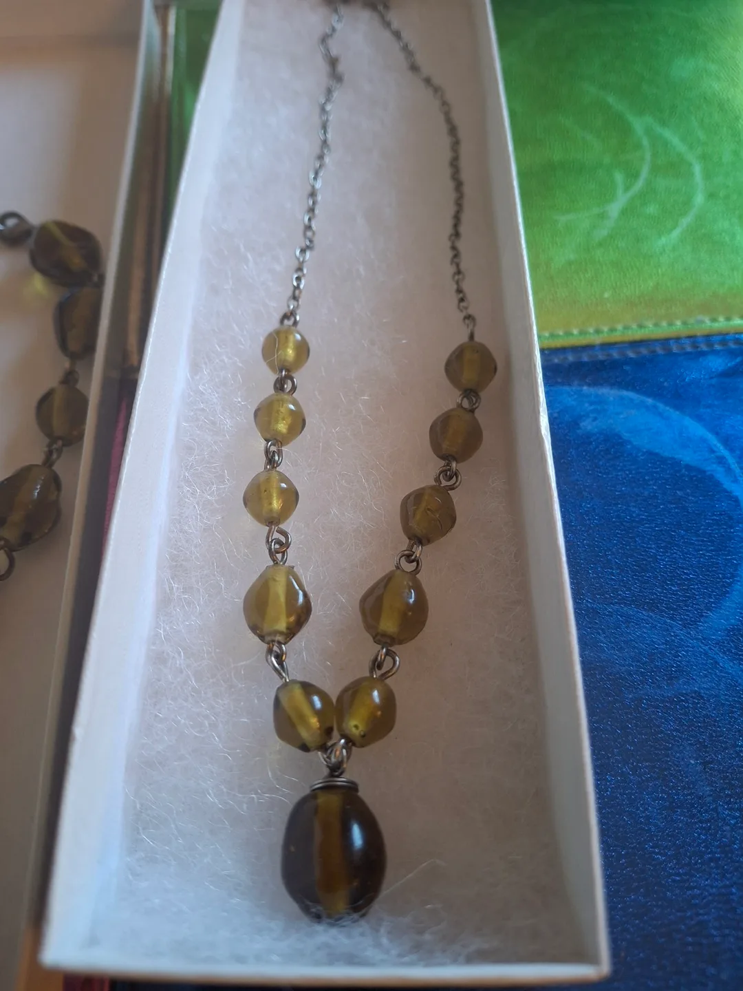 Green necklace and bracelet set image indicator(2)