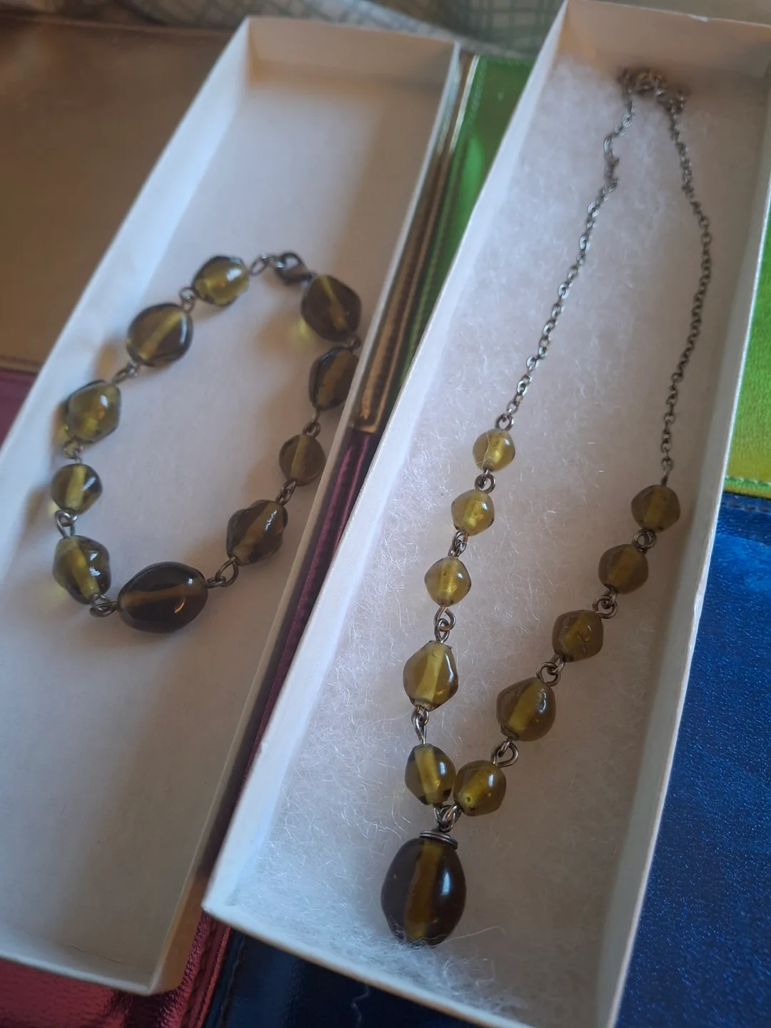 Green necklace and bracelet set image indicator(4)