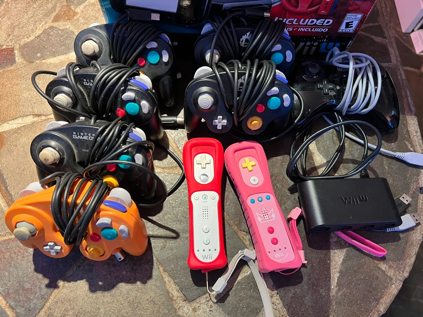 Nintendo Wii U Bundle (EUC) image indicator(2)