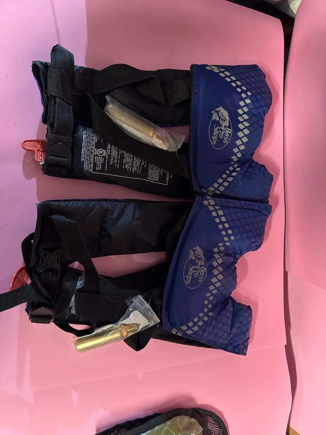 Bass Pro Shops 2-Pack Inflatable Life Jackets - A/M 124 image indicator(3)