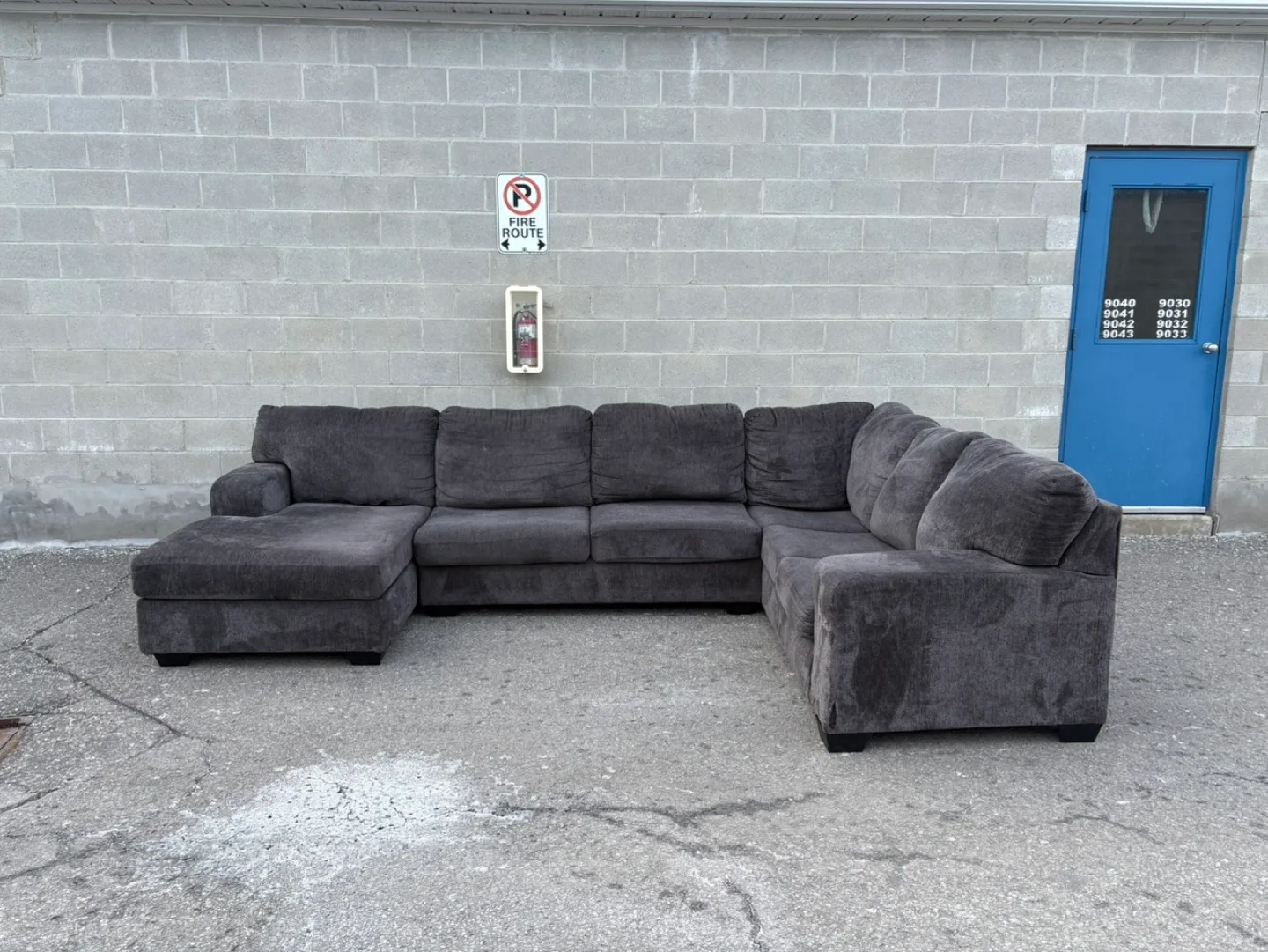 FREE DELIVERY• GREY U SHAPE SECTIONAL COUCH / SOFA w/ CHAISE thumbnail