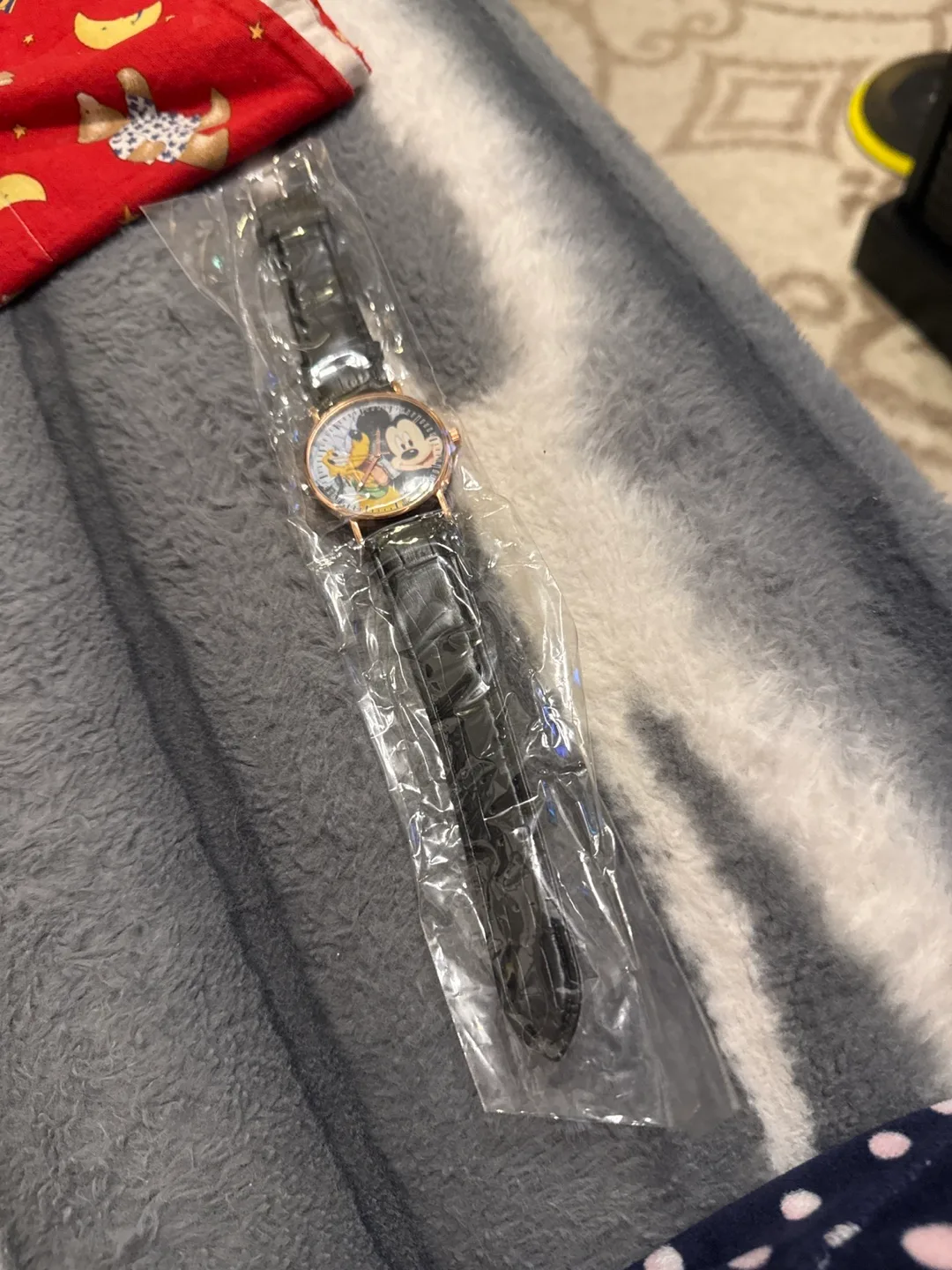 Mickey and Pluto Wrist Watch image indicator(2)