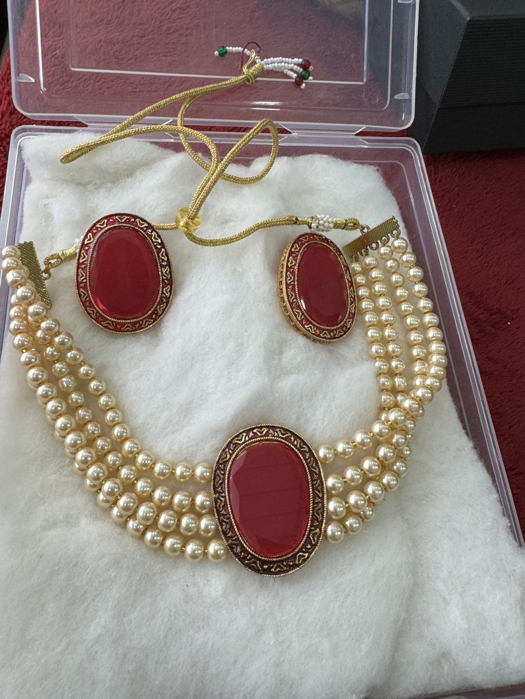 Gorgeous Pearl Necklace Set with Red Stone Accents - photo 2