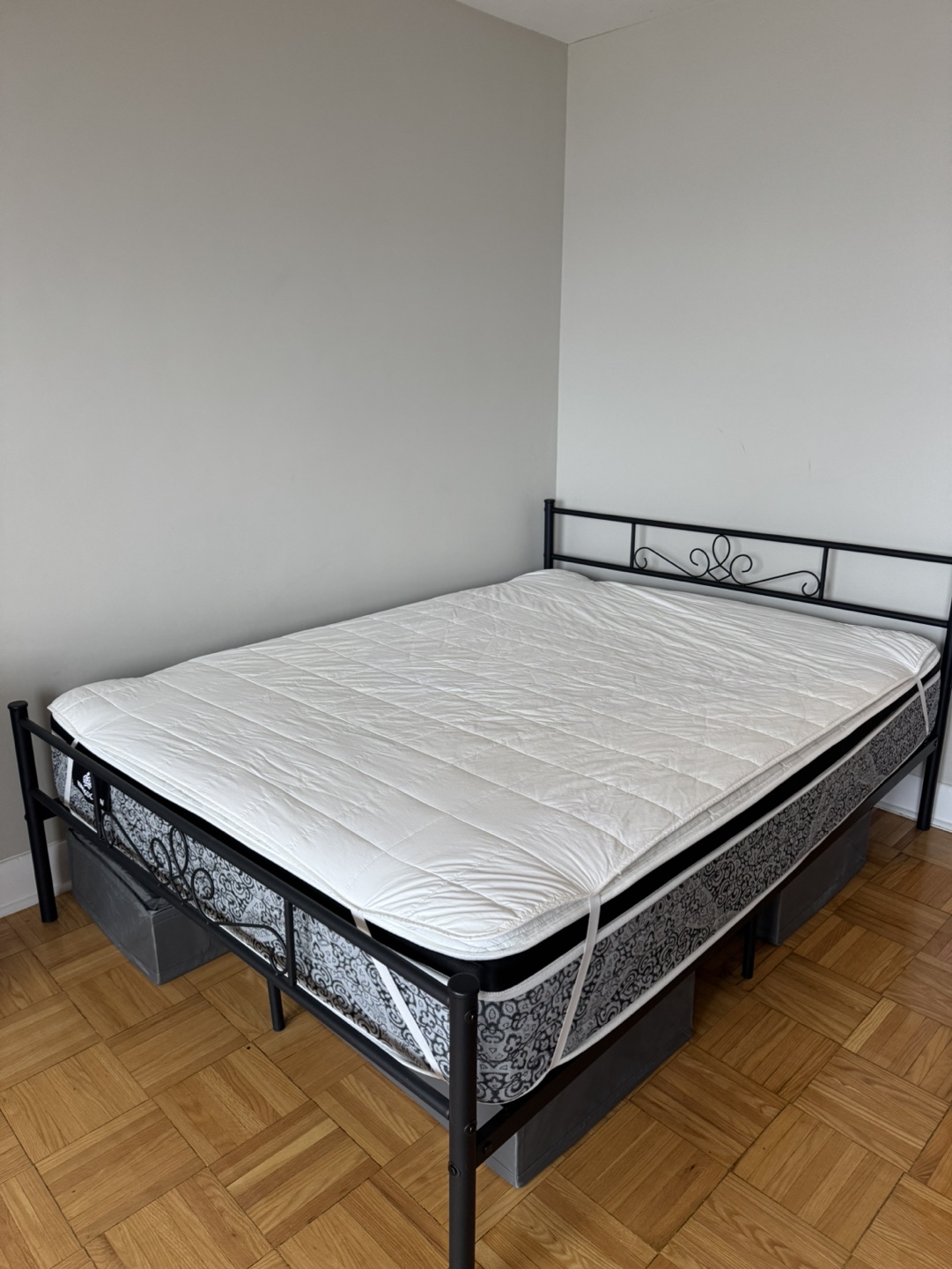 Sleep Country Queen size Mattress - photo 4