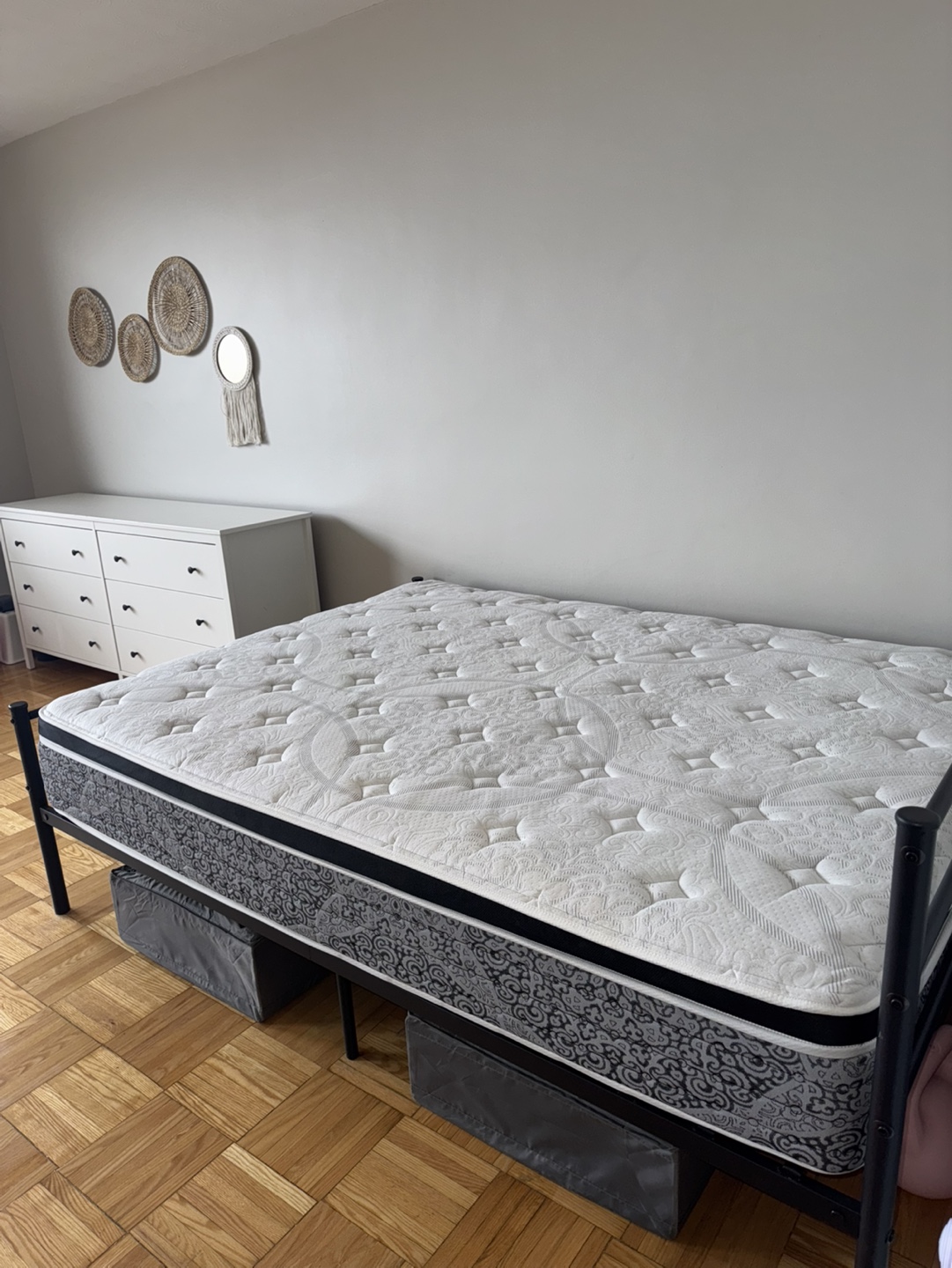 Sleep Country Queen size Mattress - photo 2
