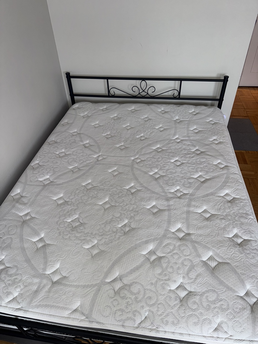 Sleep Country Queen size Mattress - photo 3