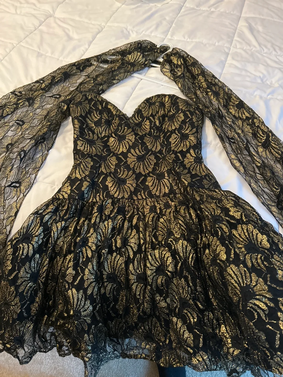 Black & Gold Lace Dress & shawl Prom image indicator(6)