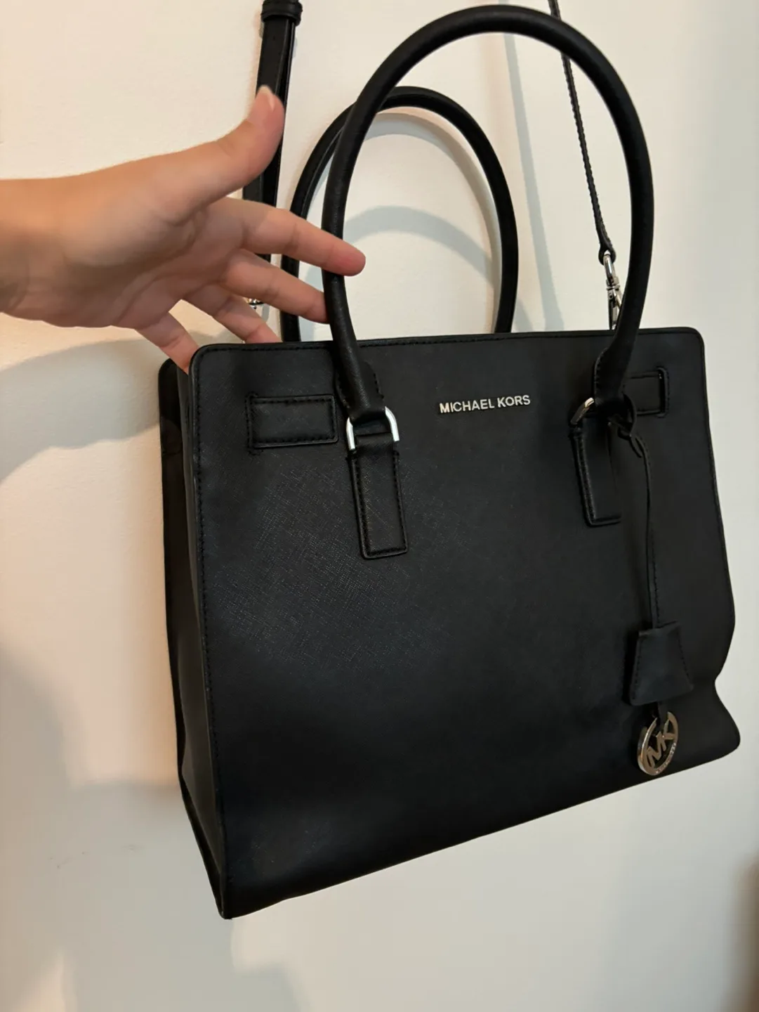 Michael Kors Saffiano Leather hand/side cross bag image indicator(3)