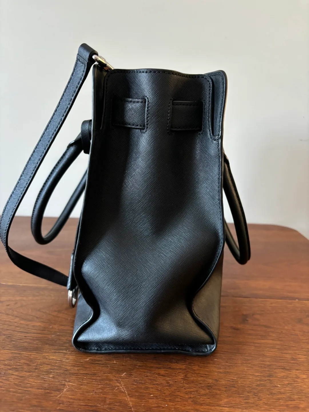 Michael Kors Saffiano Leather hand/side cross bag image indicator(5)