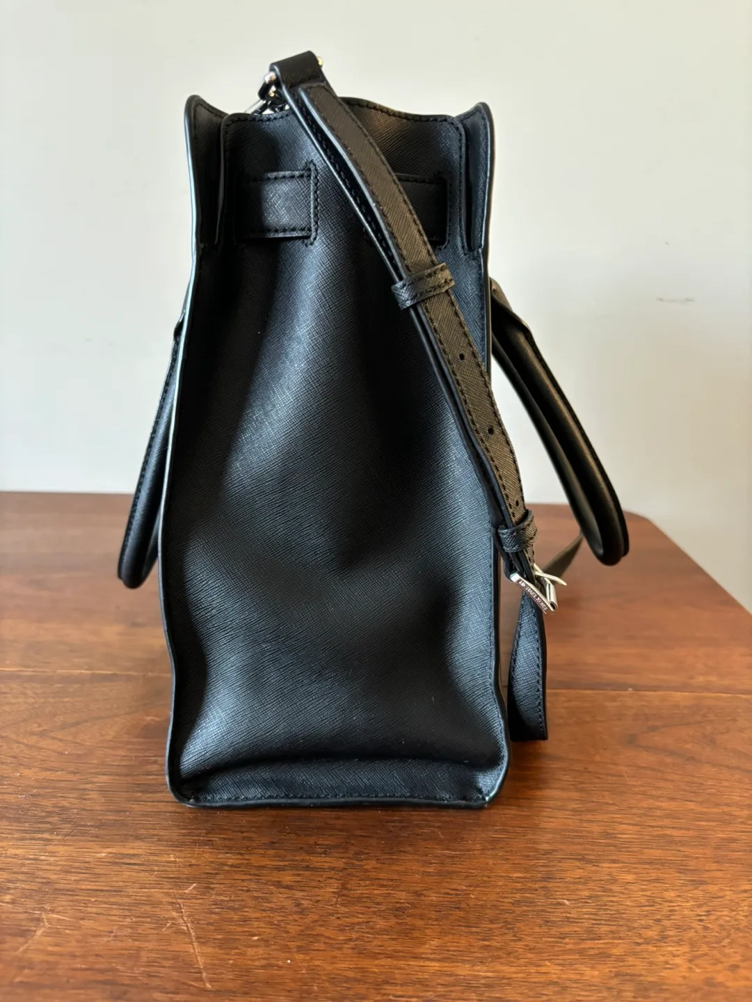 Michael Kors Saffiano Leather hand/side cross bag image indicator(4)