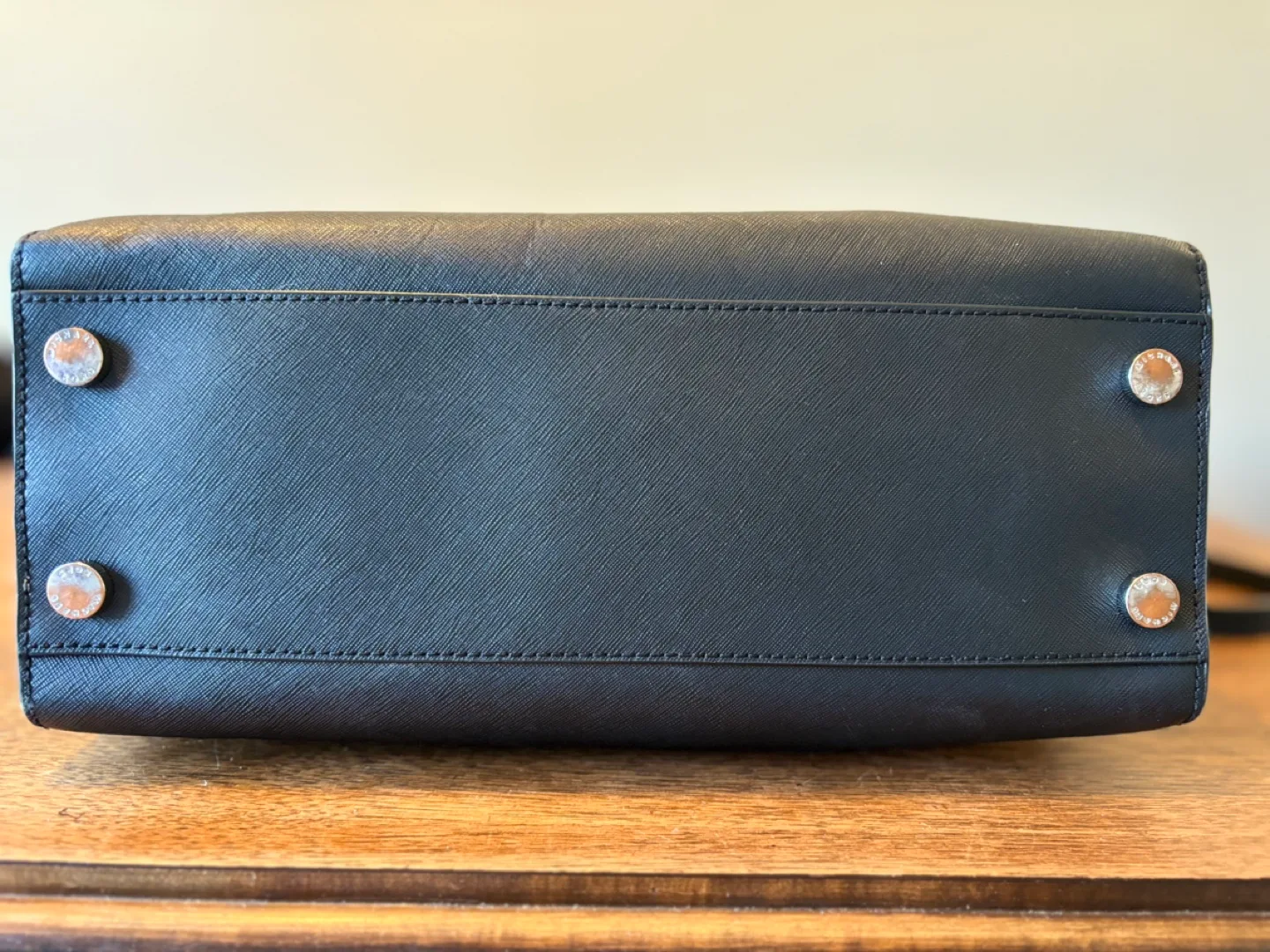 Michael Kors Saffiano Leather hand/side cross bag image indicator(10)