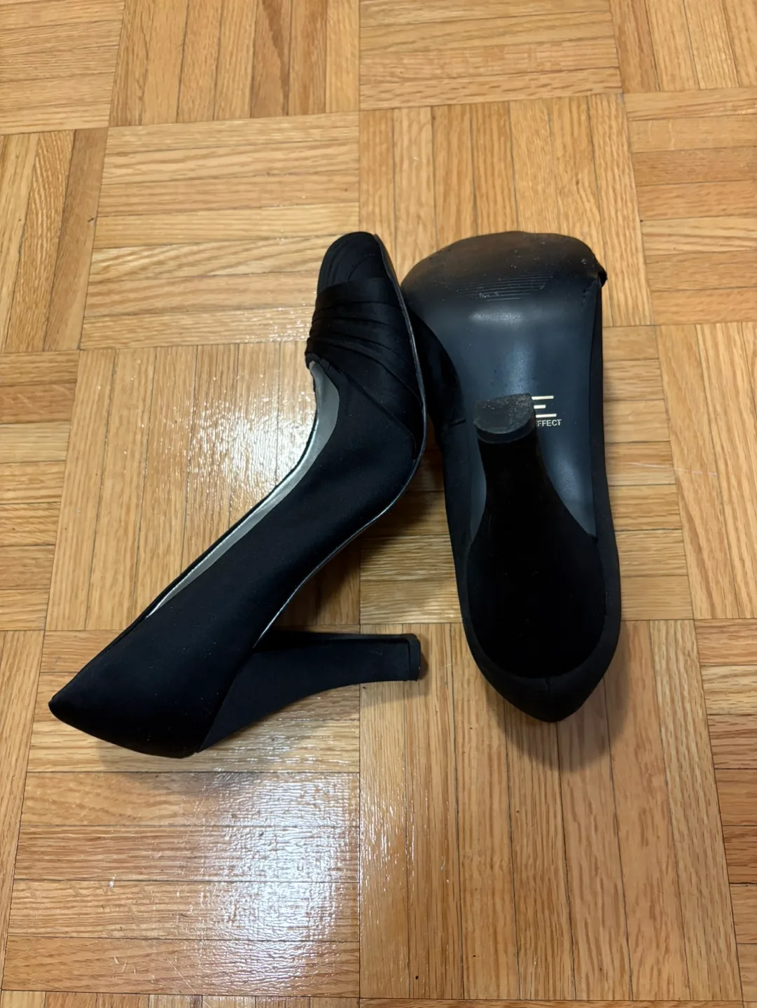Black Satin High Heels Size 8.5 image indicator(3)