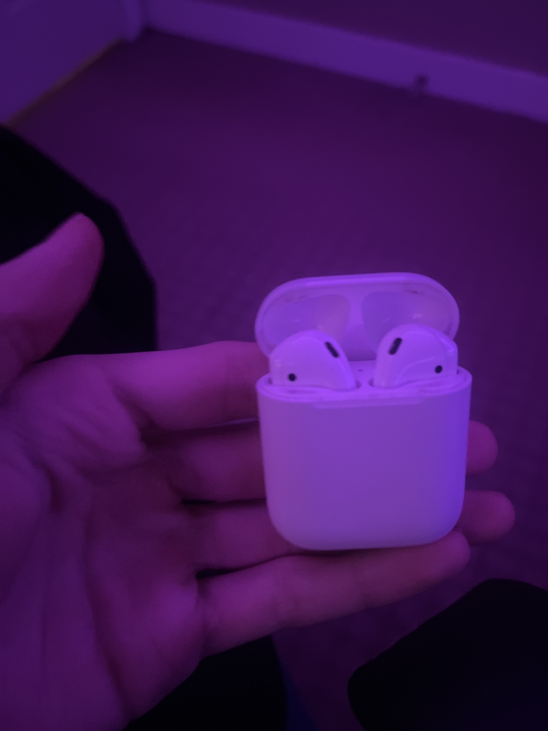 Apple AirPods with Charging Case - photo 2