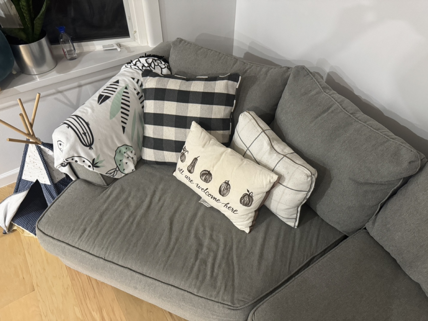 Daine Gray Sectional Sofa
