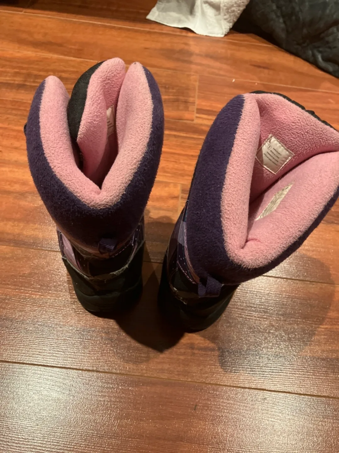 Girls' Size 5 Winter Boots image indicator(2)