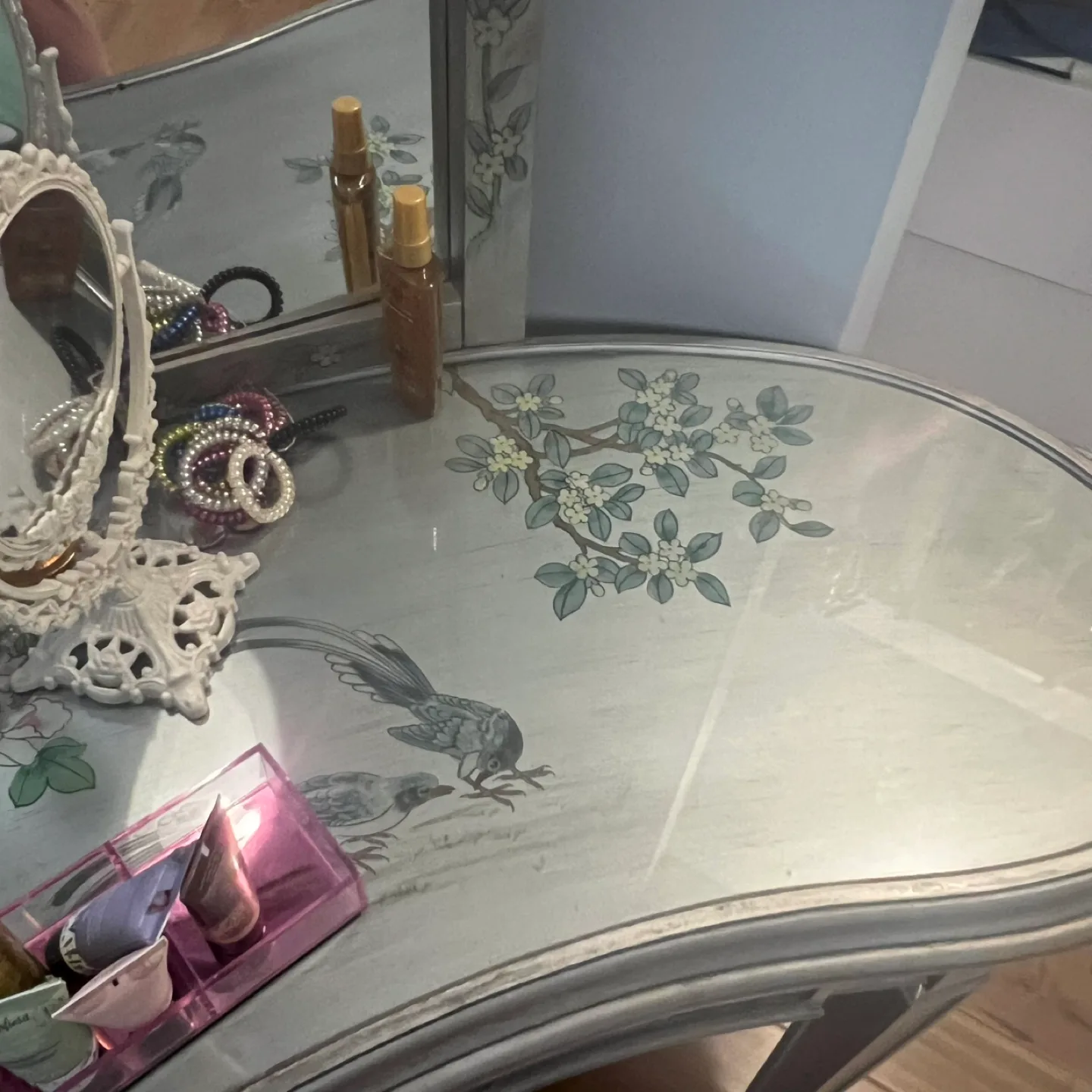 Vintage Vanity Set with Mirror image indicator(5)