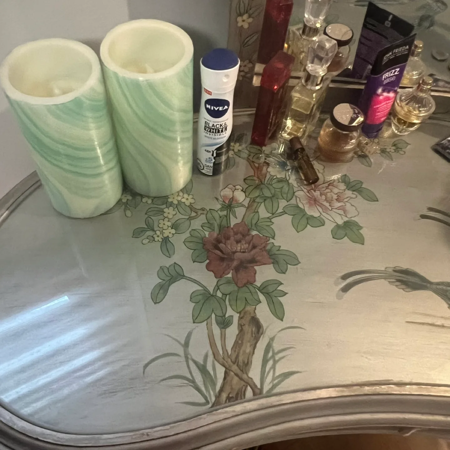 Vintage Vanity Set with Mirror image indicator(4)