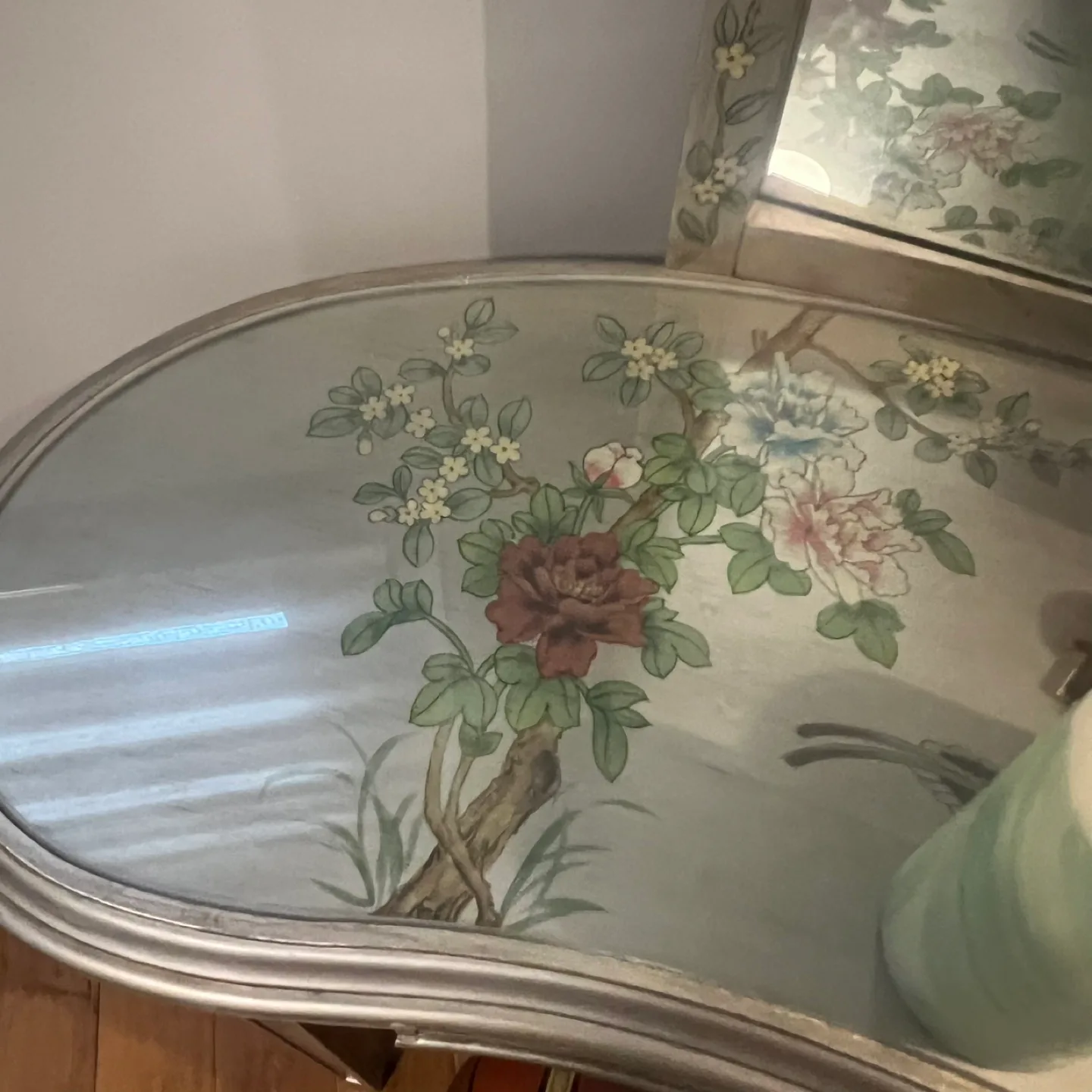 Vintage Vanity Set with Mirror image indicator(6)