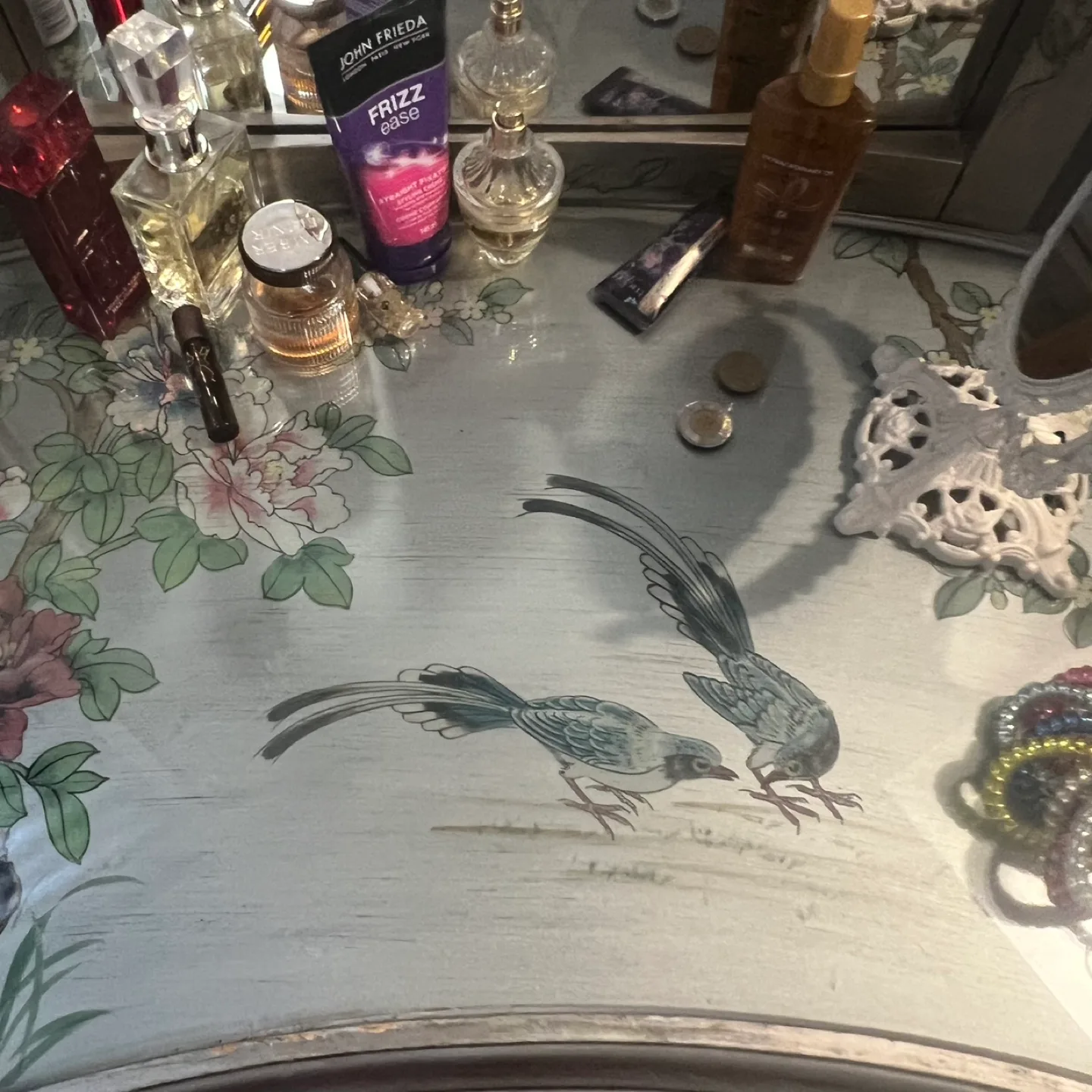 Vintage Vanity Set with Mirror image indicator(7)