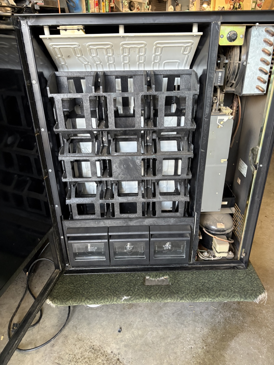 Vending Machine - photo 2