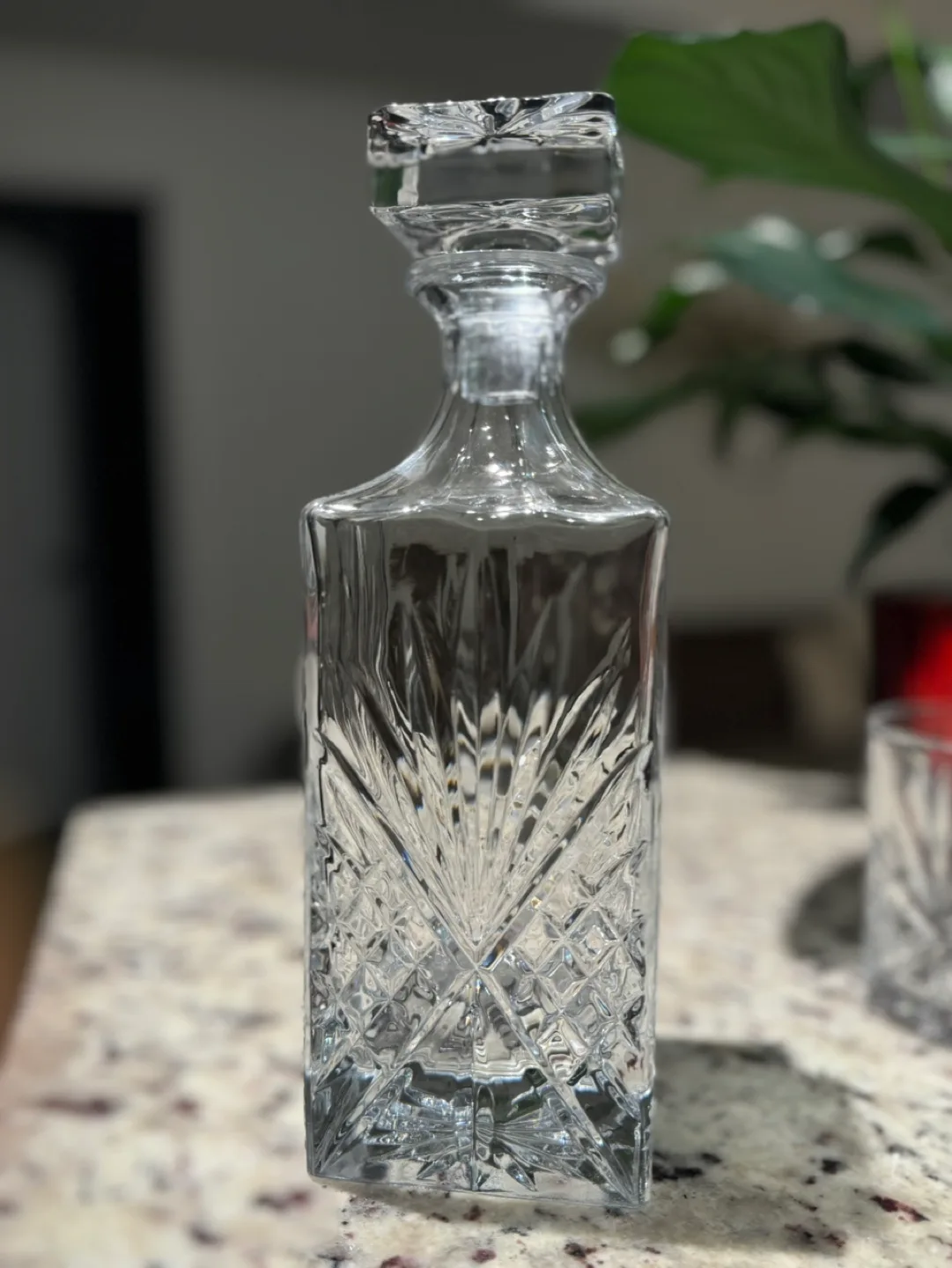 Crystal Decanter Set with Four Glasses image indicator(2)