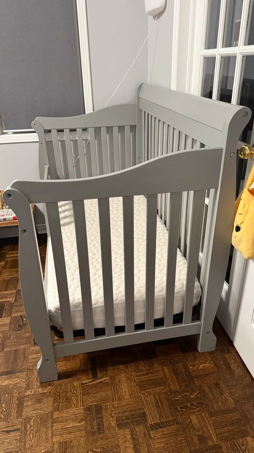 Grey 3 in 1 Convertible Crib image indicator(2)