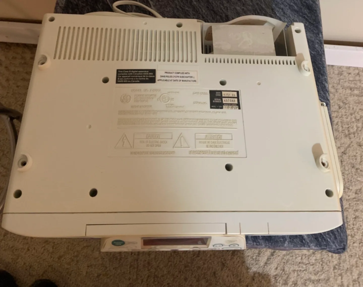 Vintage GE Spacemaker CD Player & Radio image indicator(2)