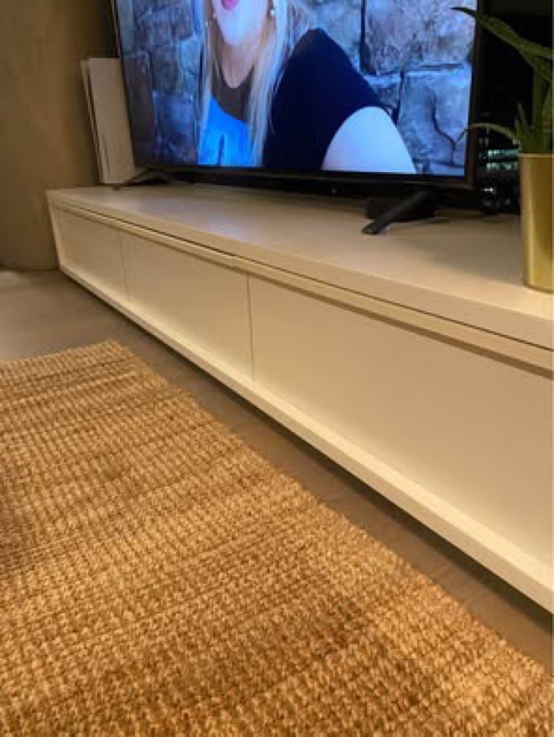 Modern White TV Stand/Console - photo 2