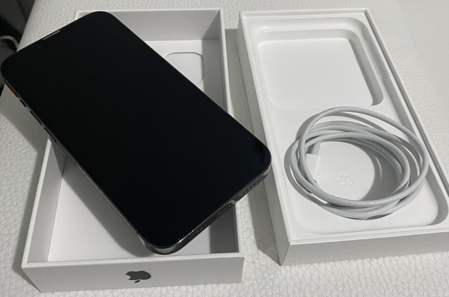 iphone 13 pro - like new! - photo 2
