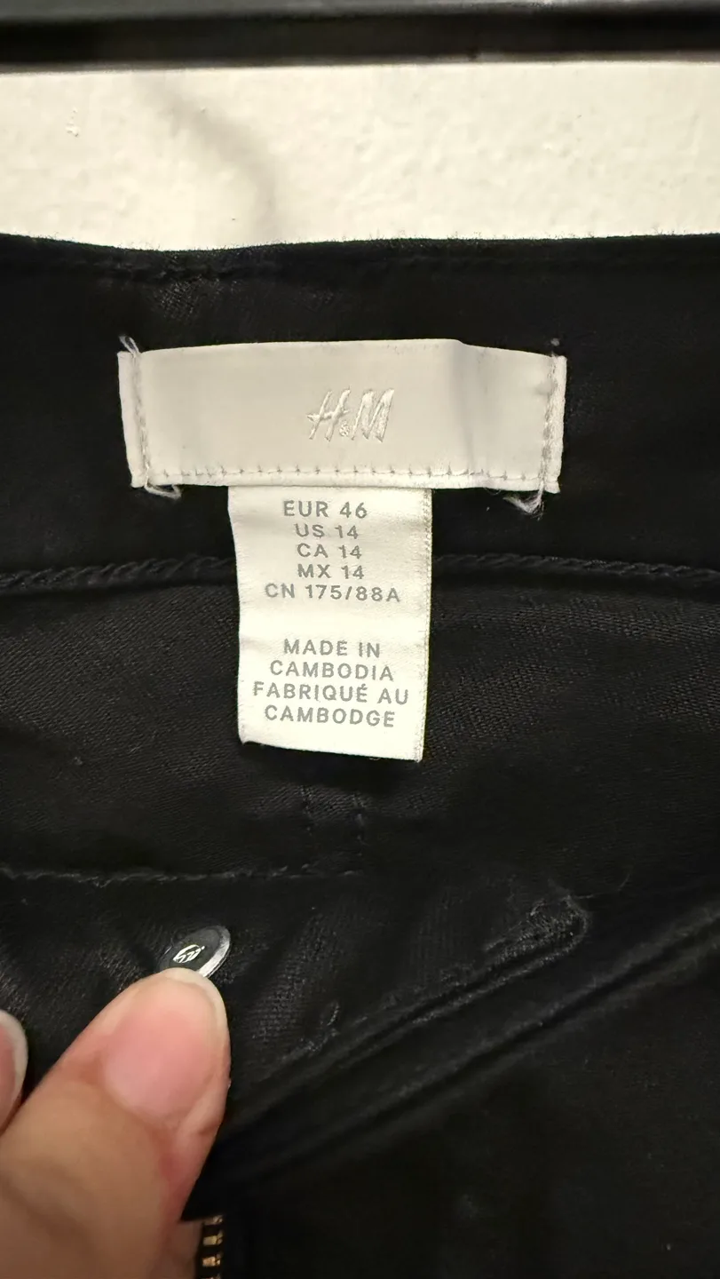 H&M Black Skinny Jeans Size 14 image indicator(3)