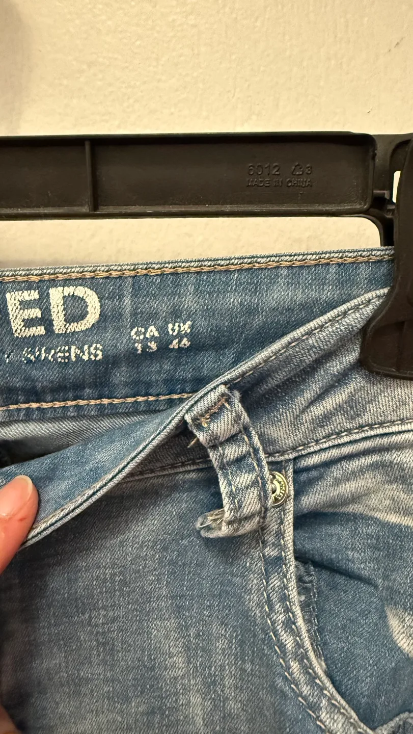 Women's Light Wash Jeans image indicator(2)