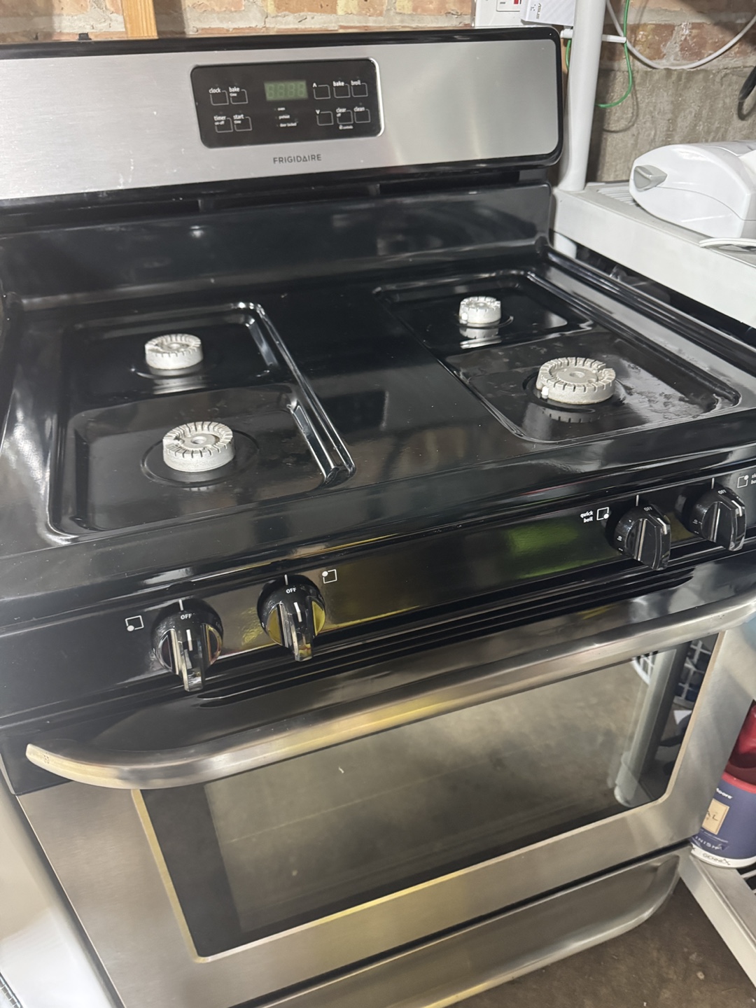 Frigidaire Gas Range - Stainless Steel - photo 4